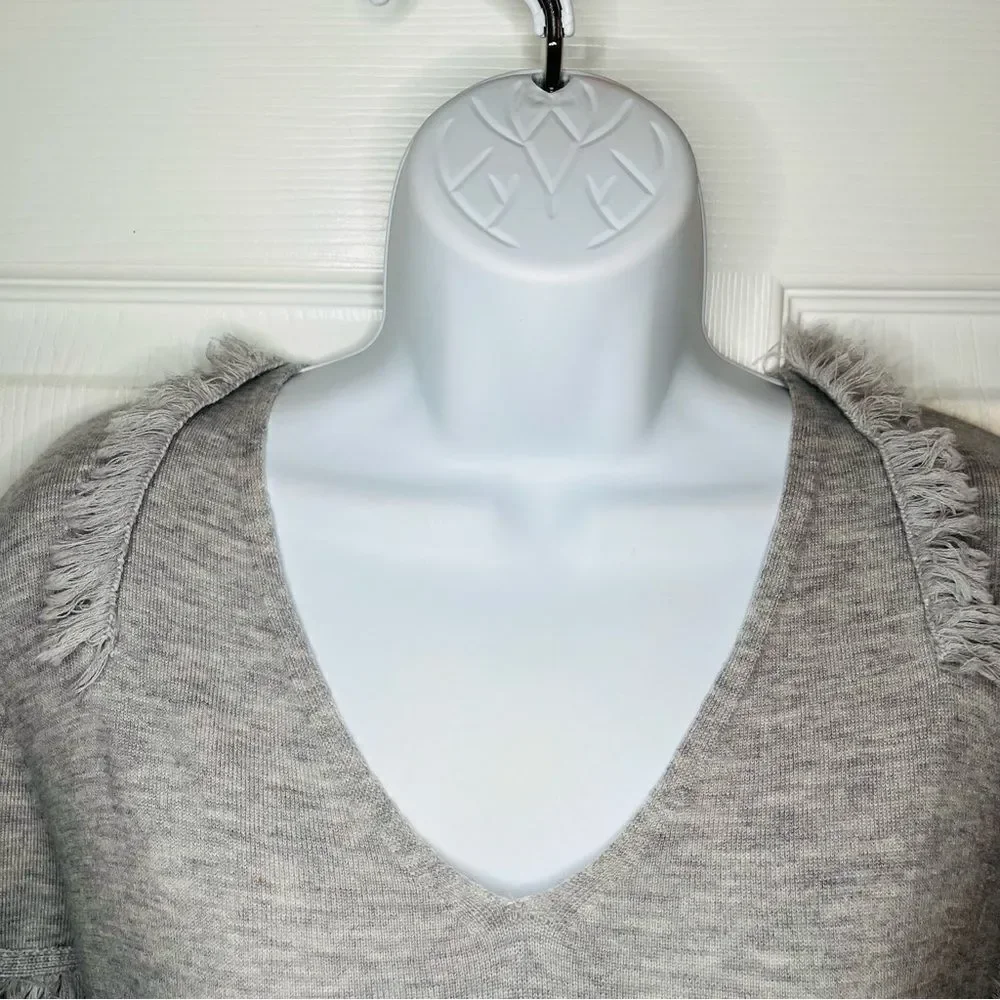 One Grey Day Long Sleeve VNeck Fringe Trim Wool Blend Sweater Lightweight Gray M